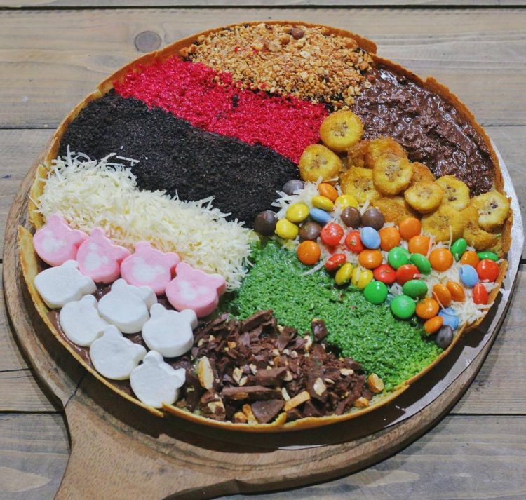 Martabak Untari: Rasa Manis yang Menggoda di Jantung Cilacap